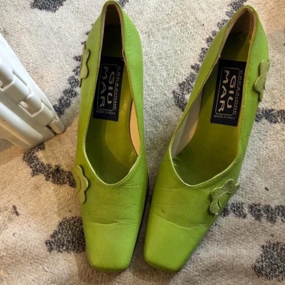 UNREAL real leather green heels with beautiful flower details * accepting offers - Picture 1 of 7